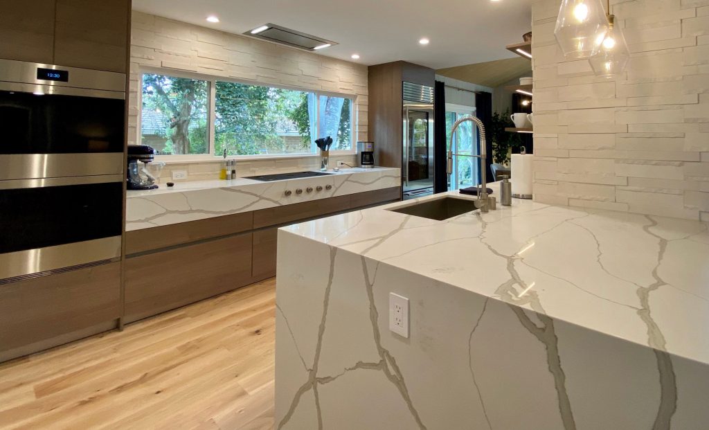 Kitchen Studio Monterey - Vadara Quartz Surfaces