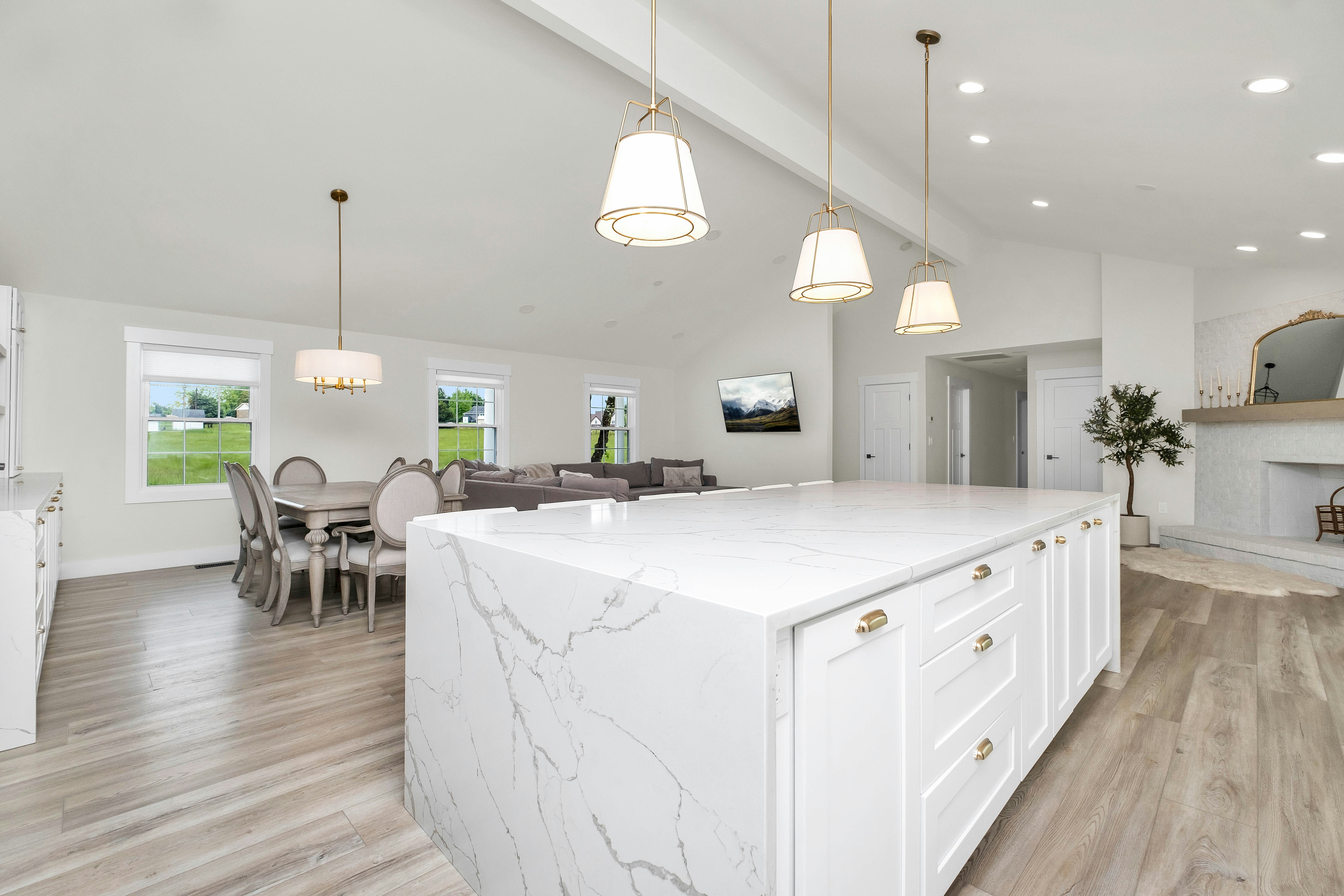 This image depicts an elegant kitchen featuring a marble kitchen island, creating a luxurious and functional space.